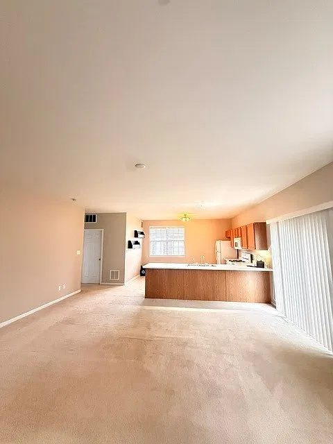 2 bed, 1380 sqft, $1,750 — Photo 4