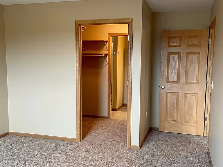 3552-3558 E Meadows Pl — Photo 13