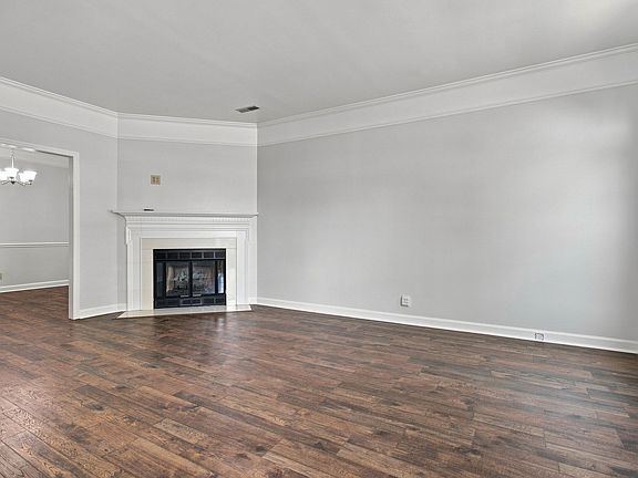 4th image of 2039 Union Pl