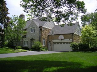 2819 Iroquois Rd, Wilmette, IL 60091