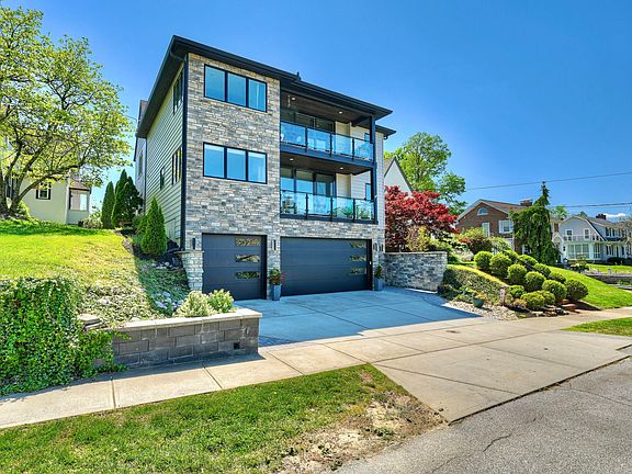 2nd image of 1003 Edgehill Rd