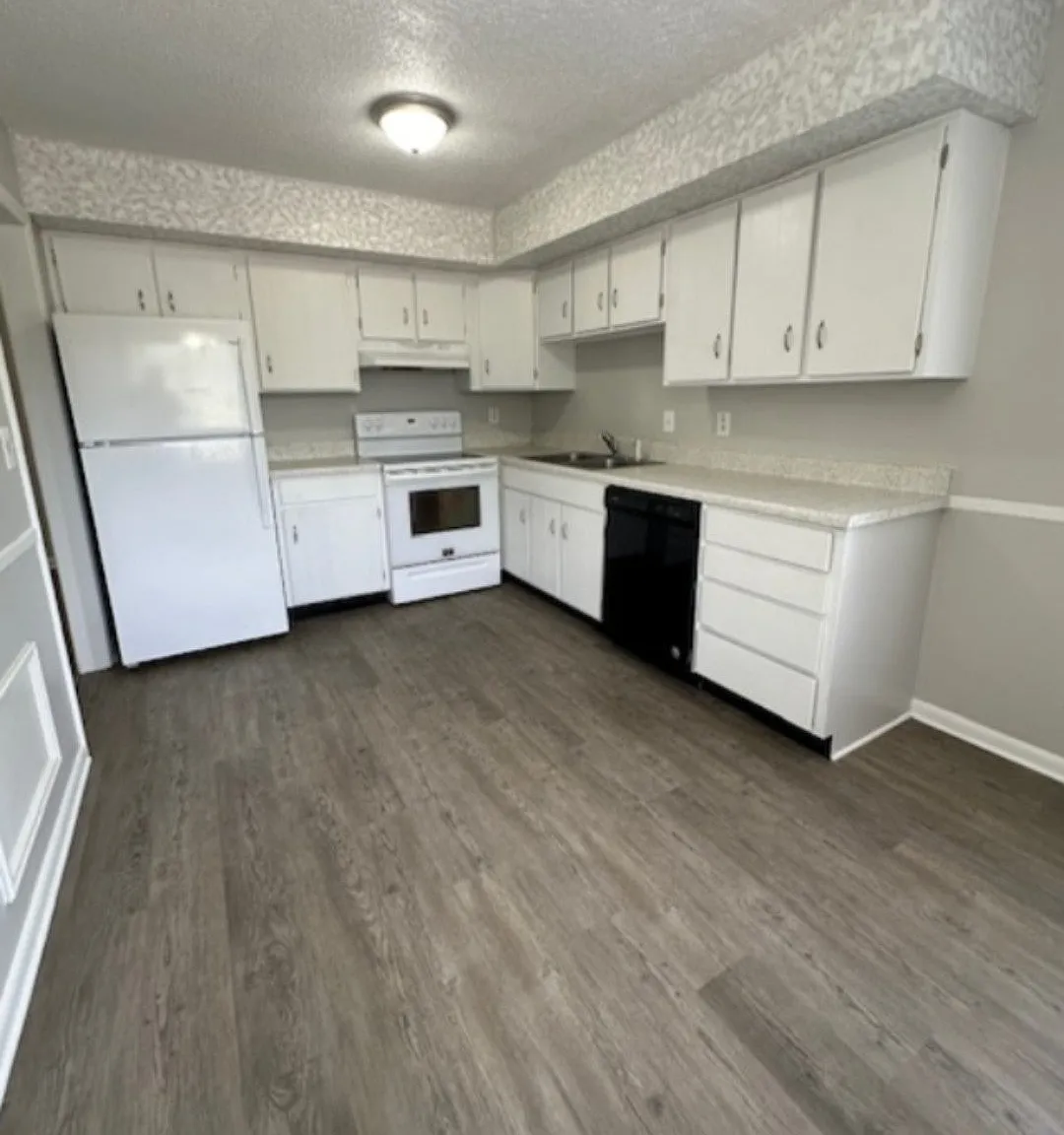 2 bed, 1.0 bath, 838 sqft, $995 — Photo 3