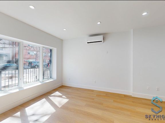 4th image of 1215 Putman Ave #1FE