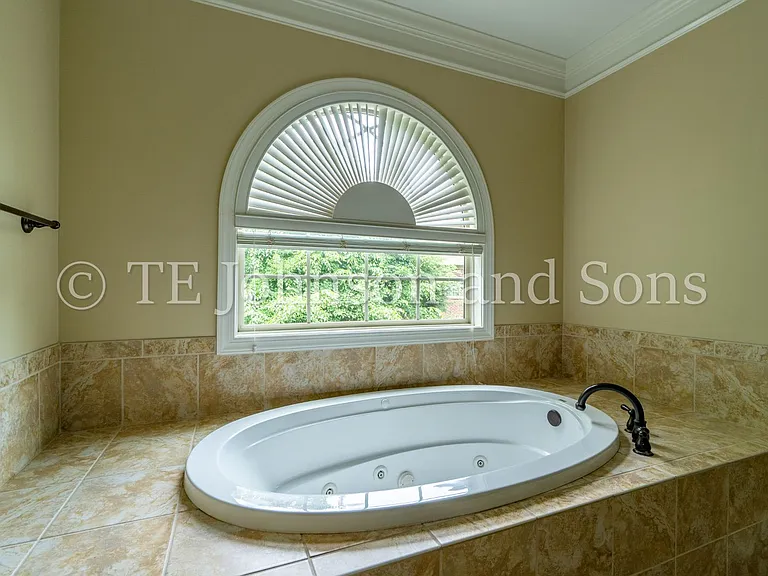 1112 Oakencroft Ct — Photo 23
