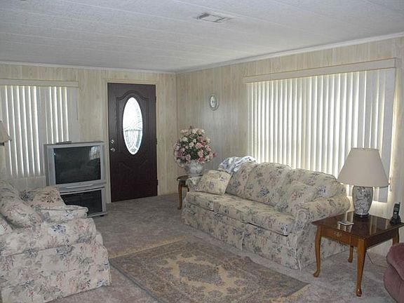 2nd image of 216 Meadowlark Dr