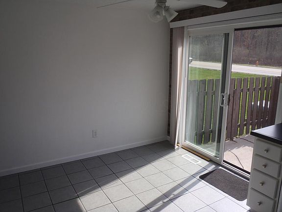 3rd image of 4897 Berryhill Ct