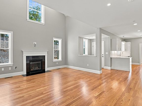 4th image of 11 Caspian Cir #11