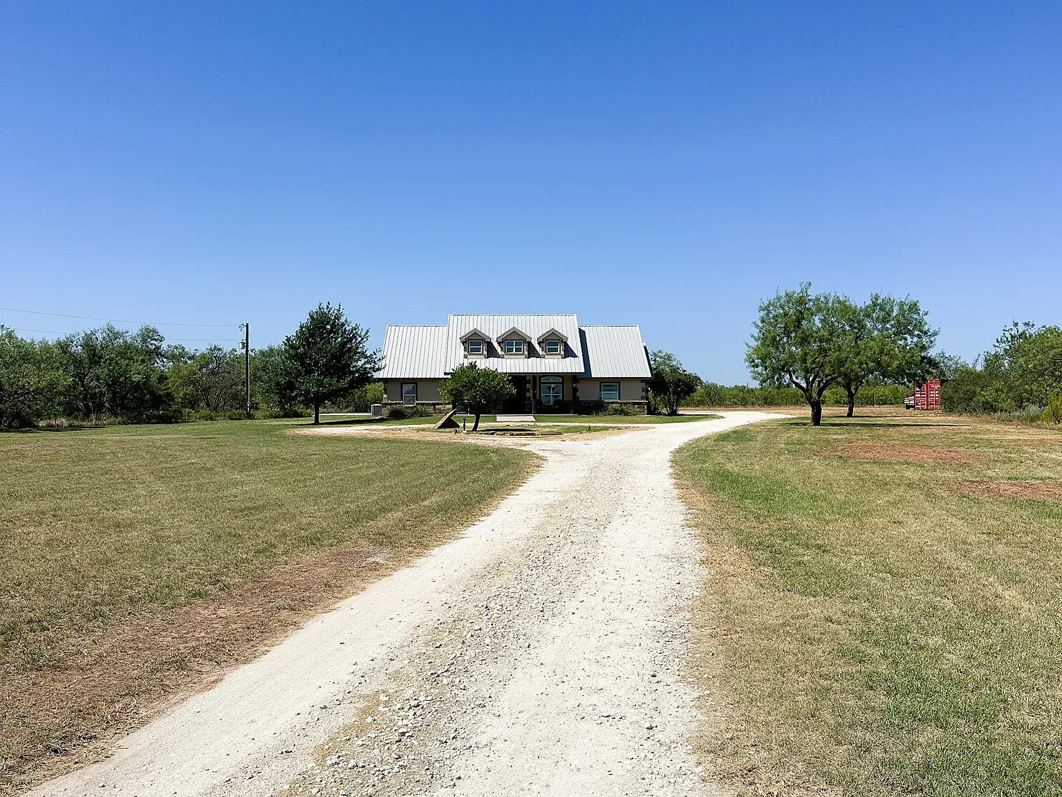 6 bed, 2800 sqft, $5,995 — Photo 1