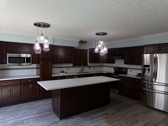 3rd image of 592 Cleary Dr