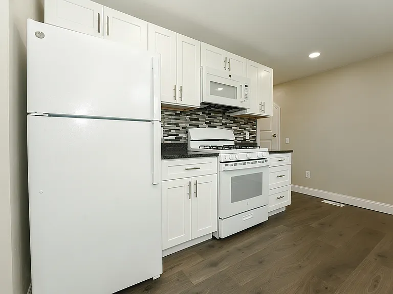71 Saint Elizabeth St #1A — Photo 2