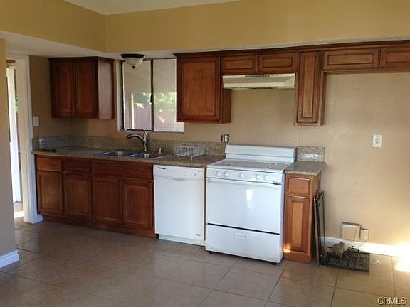 5th image of 3596 N Golden Ave