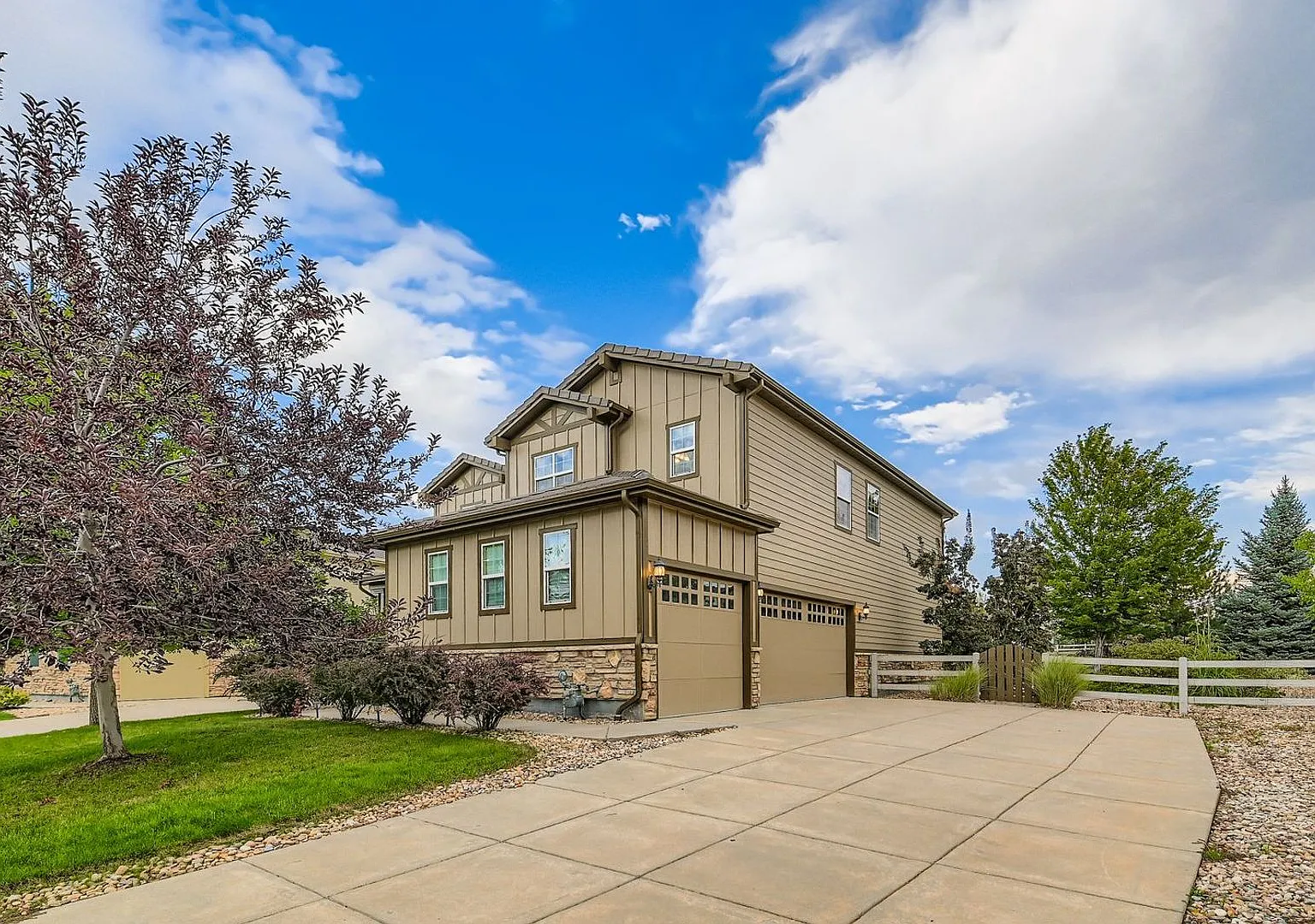 Beautiful 5 Bedroom Home for Rent in Anthem Community — Photo 1