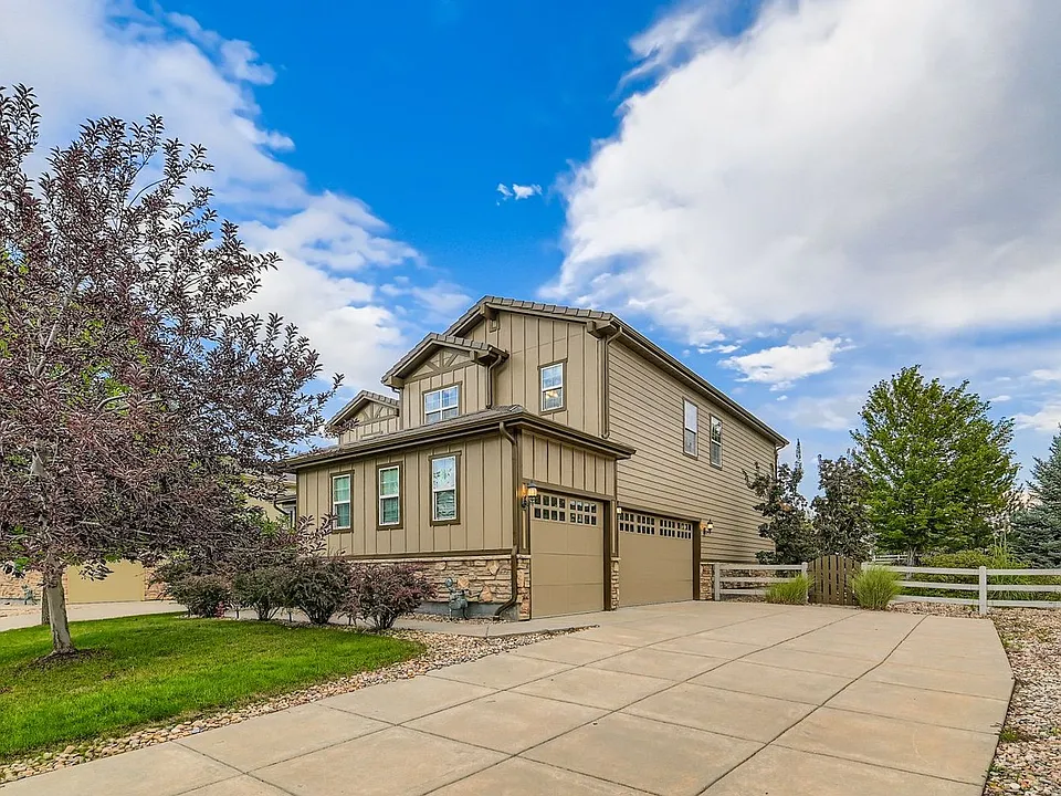 2647 Gray Wolf Loop