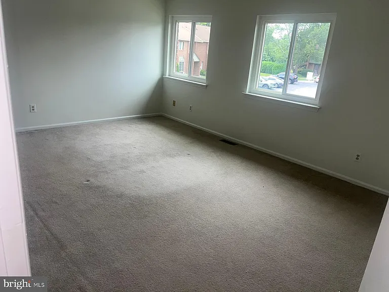 100 Conway Ct — Photo 16