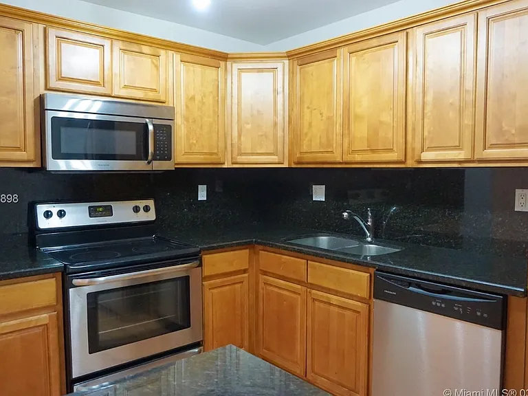 10421 Mahogany Key Cir #325 — Photo 10