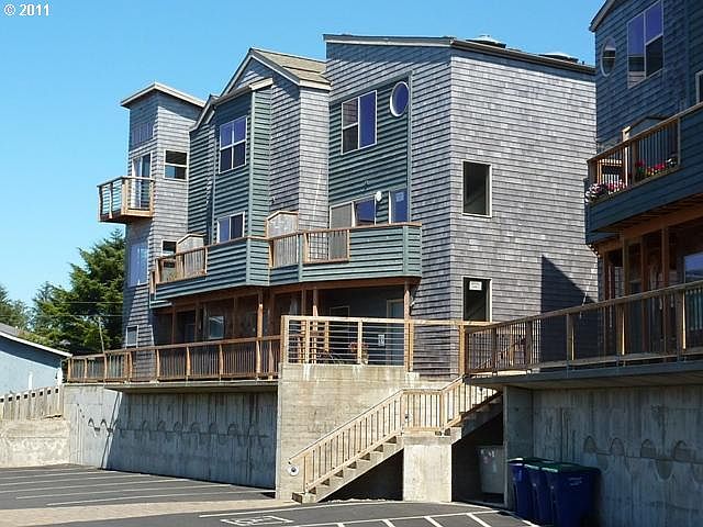 1st image of 81 NE Lane St #7
