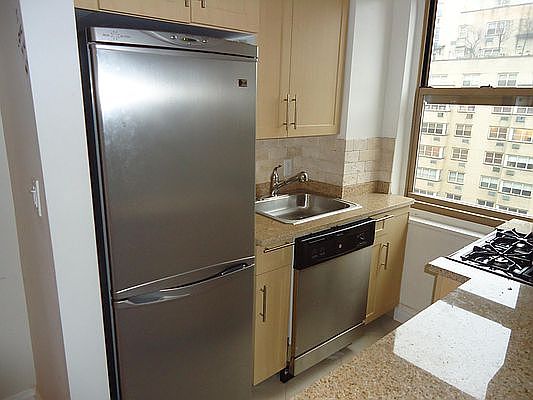 5th image of 20 Park Ave APT 14B