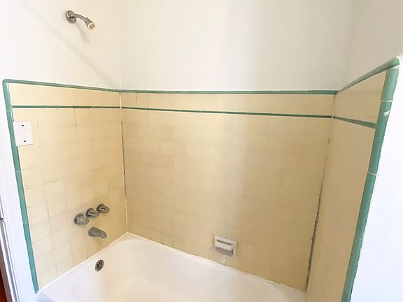 3rd image of 645 S Burnside Ave APT 15