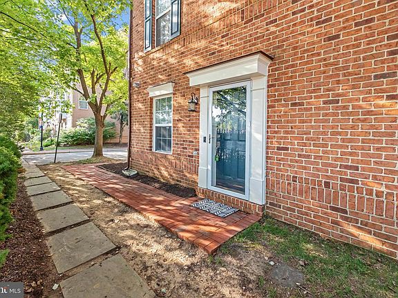 5th image of 101 Martin Ln