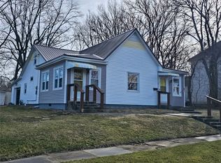 208 N Van Buren St, Newton, IL 62448