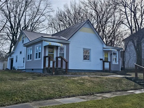 208 N Van Buren St, Newton, IL 62448