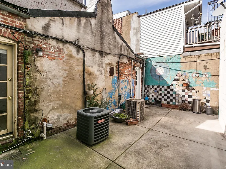 931 S Charles St — Photo 23