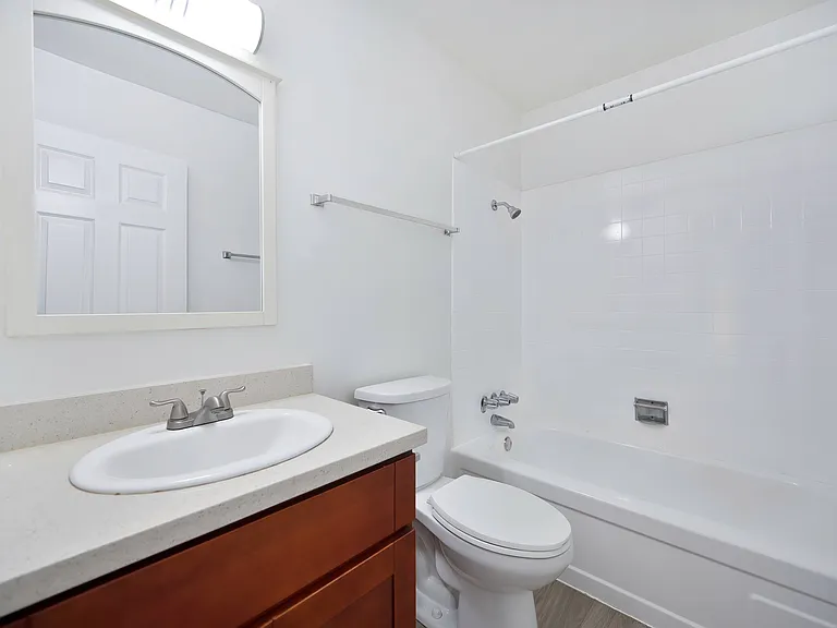 The Canopy | Bathroom