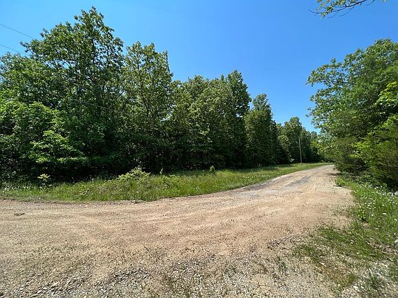 3rd image of 501 Wren Dr