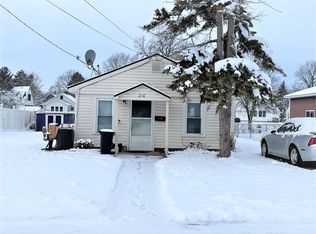 210 Caroline St, Essexville, MI