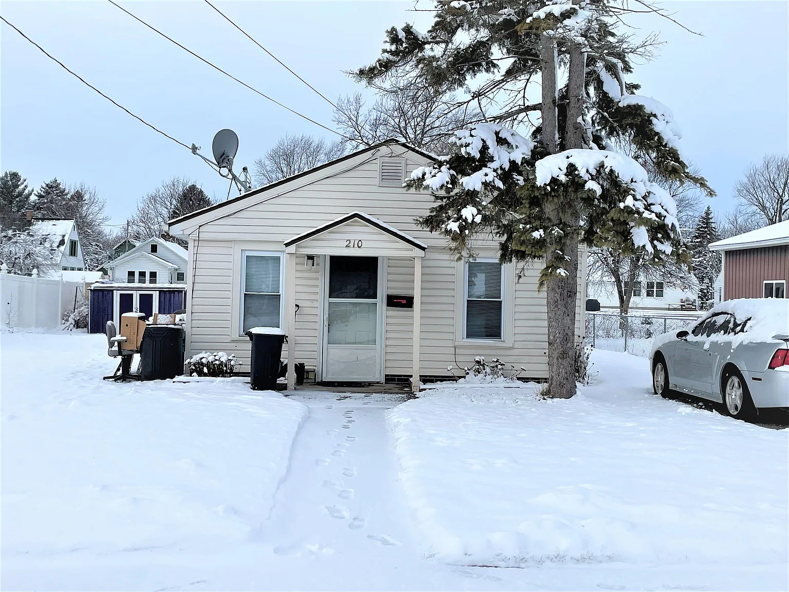210 Caroline St photo 1