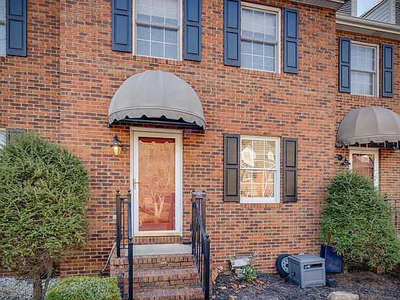 3rd image of 461 Eastley Ct APT 4