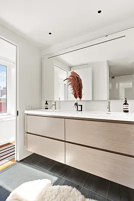 Sold by Compass | media 10