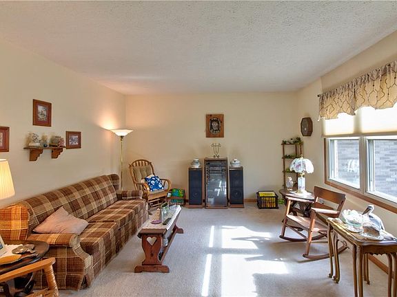 4th image of 420 Saddle Hill Ct