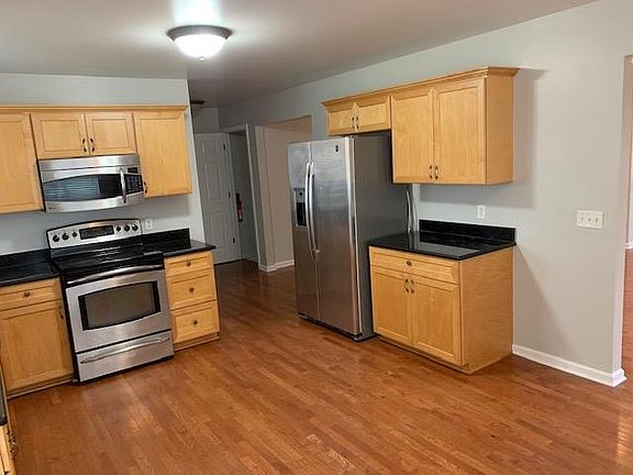 5th image of 30405 Groveland St