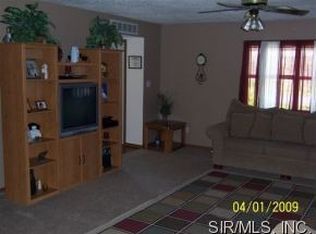 1010 E Ofallon Dr, Caseyville, IL 62232
