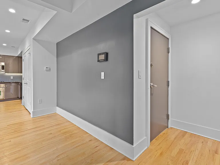 1400 Van Dyke St #307 — Photo 8