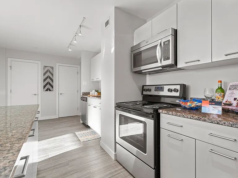 640 Main St — Photo 3