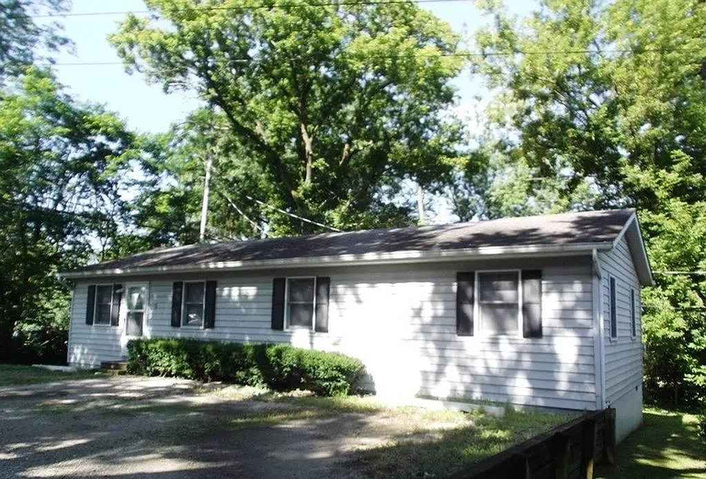 4 bed, $3,600 — Photo 1