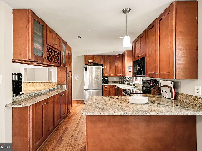 7409 Lake Dr — Photo 9
