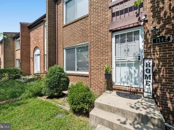1142 Barnaby Ter SE, Washington, DC 20032