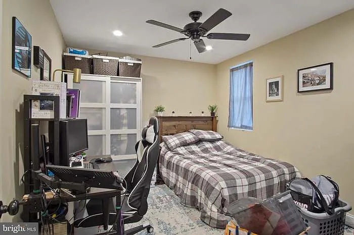 316 Salaignac St #1 — Photo 8