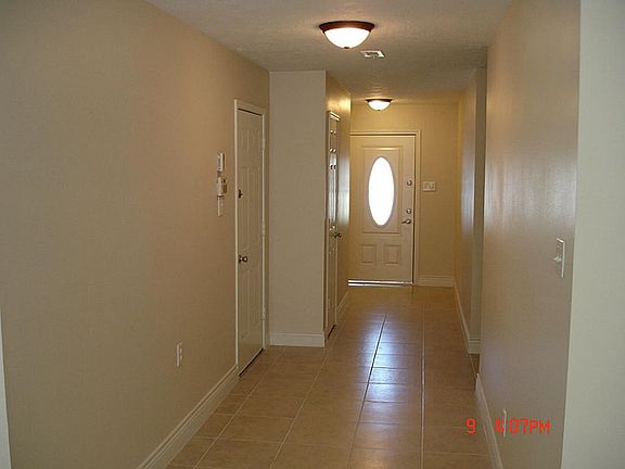 4th image of 27085 Crown Chase Dr