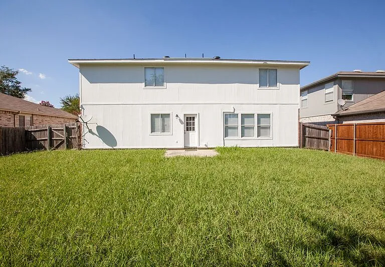 2621 Sundance Dr — Photo 2