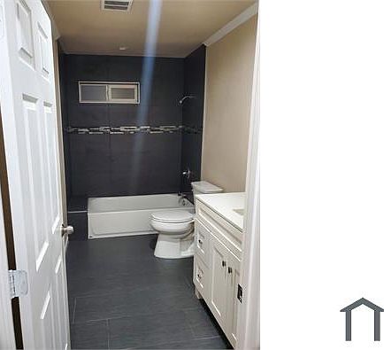 3rd image of 1119 1/2 W 95th St