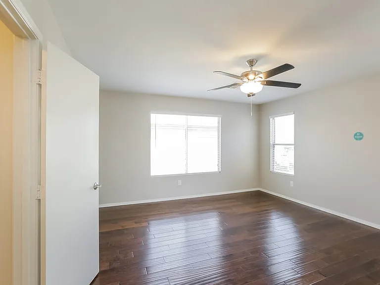 7218 S 39th Dr — Photo 10