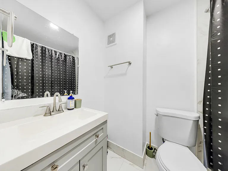 1260 SW 6th St — Photo 35