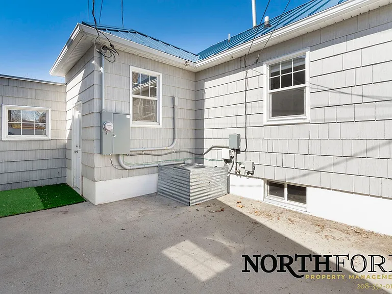 208 N 18th St — Photo 18