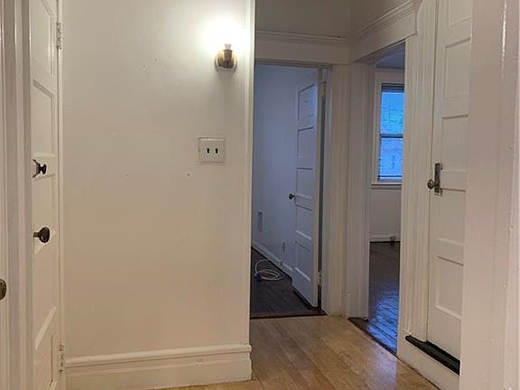 4th image of 9 Jackson St