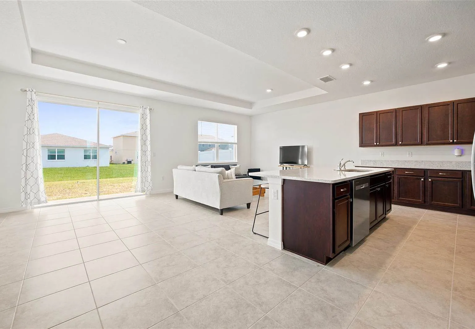3 bed, 1594 sqft, $2,200 — Photo 4
