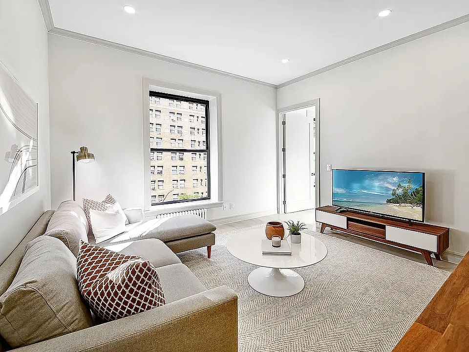 1st image of 38 E 4th St #3